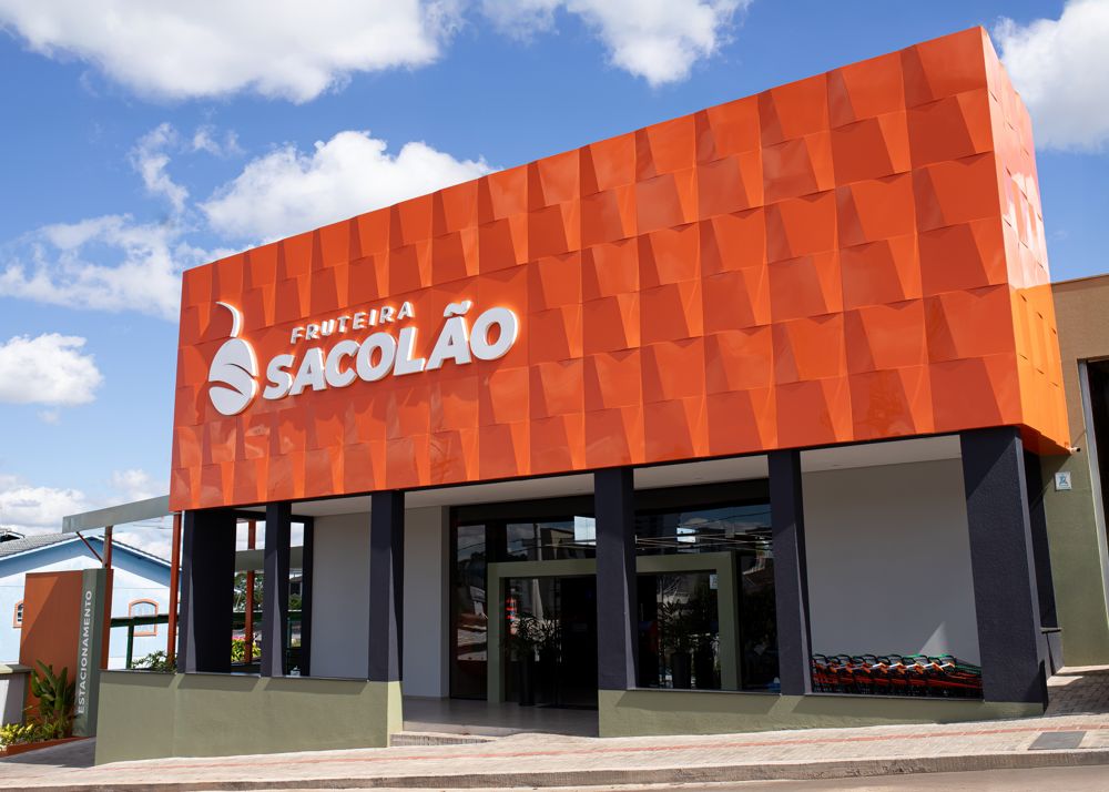 Fruteira Sacolão, fachada e interior comercial